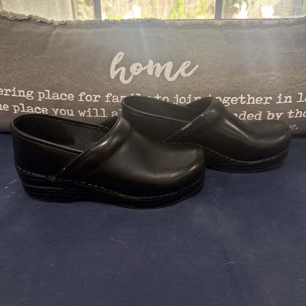 Women’s Dansko Black Professional Clogs Size 38